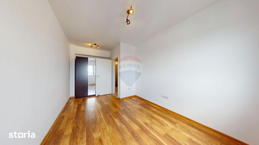 Apartament cu 4 camere decomandat, mobilat în Tractorul