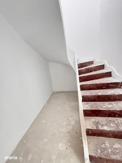 Apartament cu 5 camere în Sud