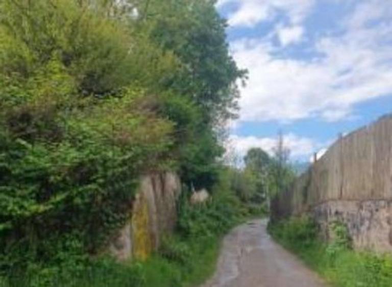 Casă cu 1 camere cu Teren 290 Mp în Petros