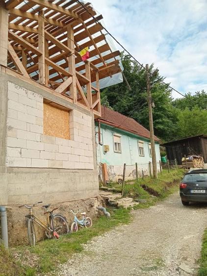 Casă cu 4 camere în Rusca