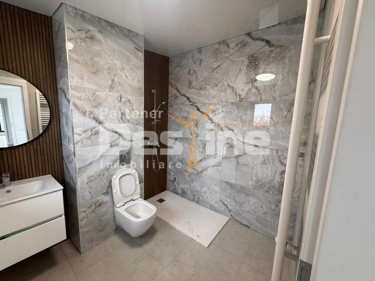 Penthouse cu 4 camere decomandat în Crângași