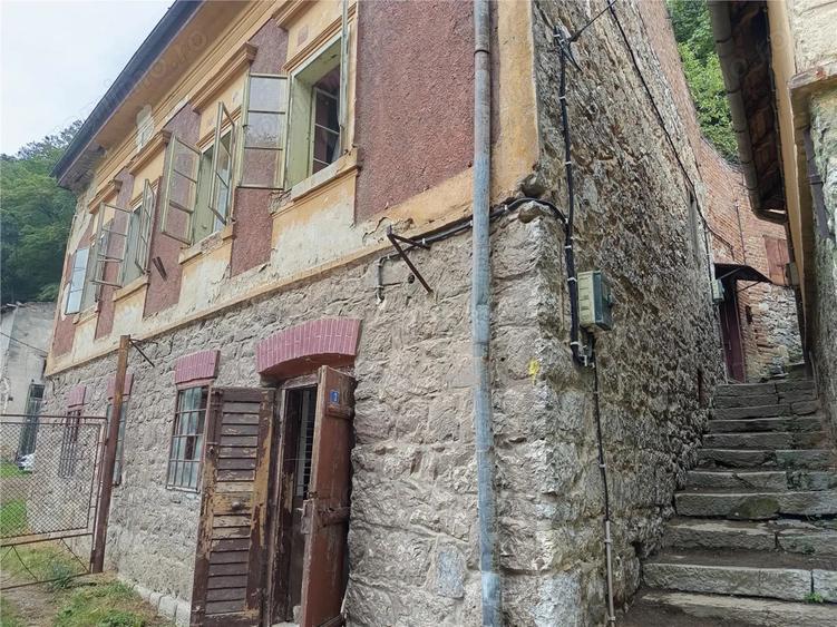 Casă cu Canalizare în Vest