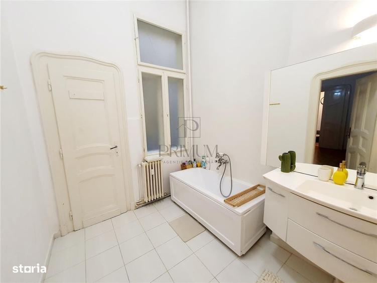 Apartament cu 3 camere în P-ța Victoriei