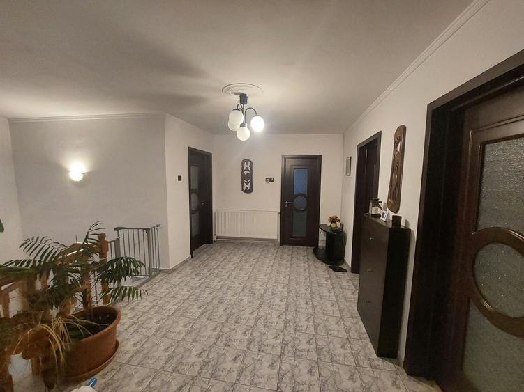 TECHIRGHIOL, CENTRAL, VILA  D+P+1, DESCHIDERE PE COLT, 5 CAMERE, 5 BAI - 26