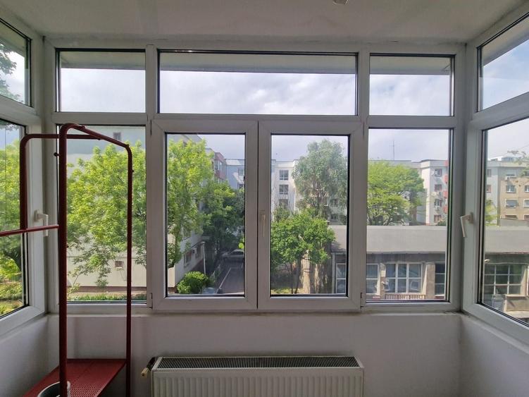 Apartament cu 3 camere decomandat, mobilat în Drumul Sării