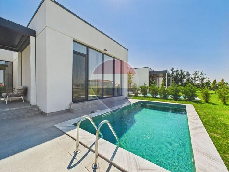 Casă individuală cu 4 camere cu Piscina în Niculești