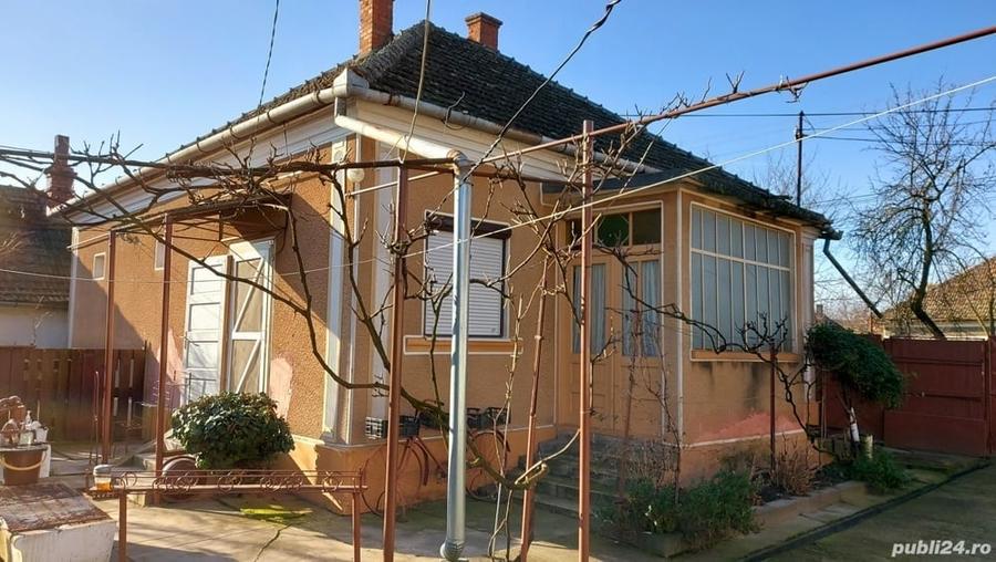Casă cu 6 camere cu Teren 2984 Mp în Chișineu-Criș
