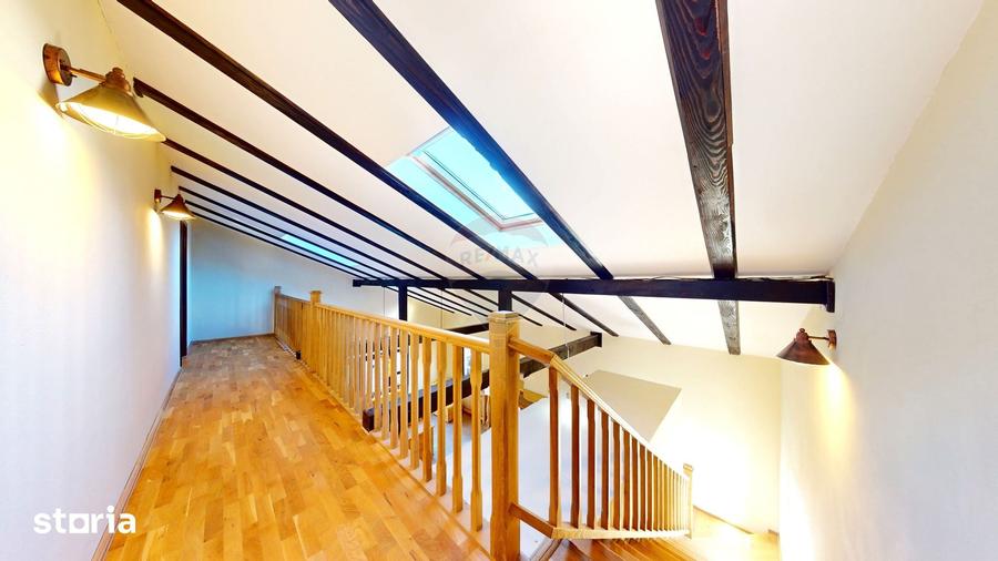 Casă cu 7 camere cu Teren 1672 Mp în Bran