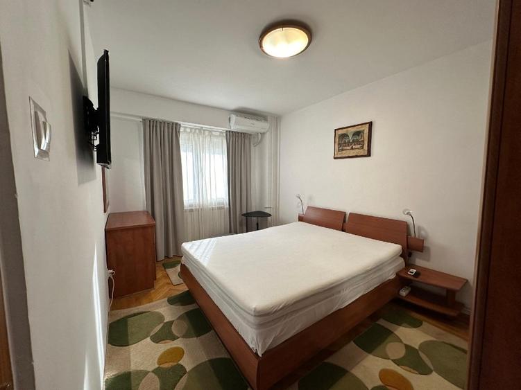 Apartament cu 3 camere decomandat în Tei