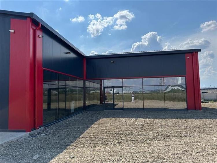 Birou, de 2,596 mp, în Miroslava