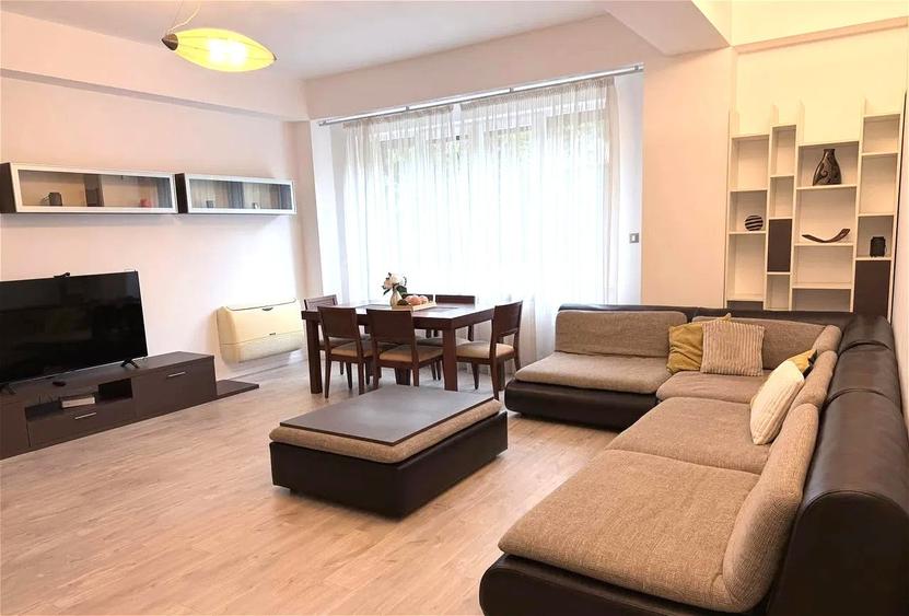 Apartament cu 3 camere semidecomandat, mobilat în Iancu Nicolae