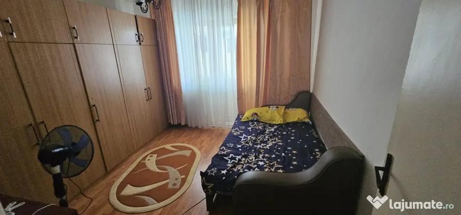 Apartament cu 2 camere decomandat în Poarta 6