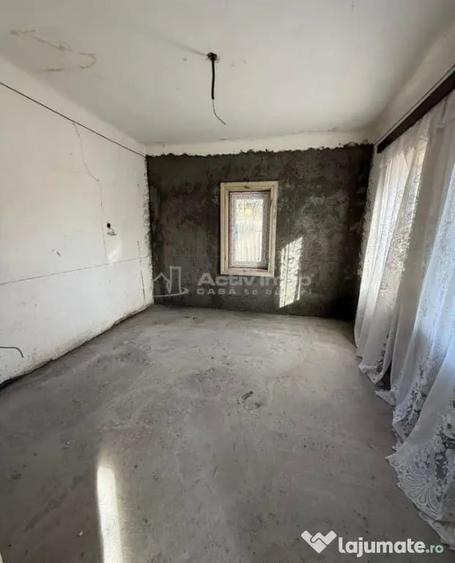 Casă cu 3 camere cu Teren 900 Mp în Central