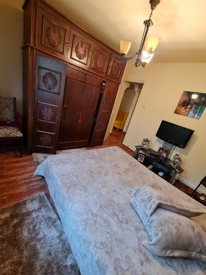 Apartament cu 3 camere decomandat, mobilat în Casa de Cultură