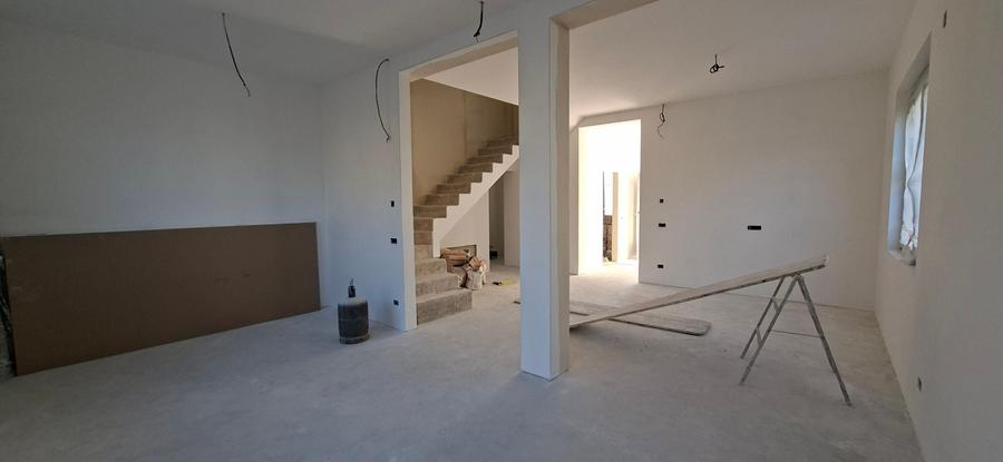Duplex cu 4 camere cu Canalizare în Dumbrăvița