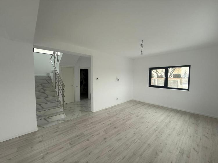 Casă cu 3 camere cu Teren 308 Mp în Sud