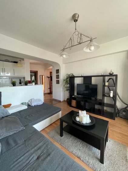 Apartament cu 3 camere decomandat, mobilat în P-ța Romană — fotografia 2