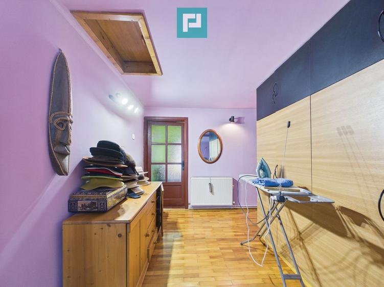 Casă individuală cu 6 camere cu Canalizare în Bujac