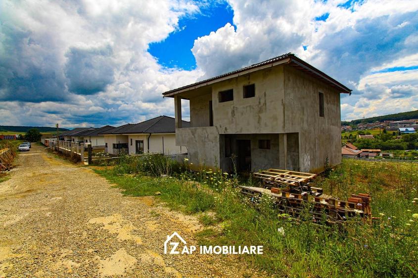 Casă individuală cu 5 camere cu Canalizare în Corunca