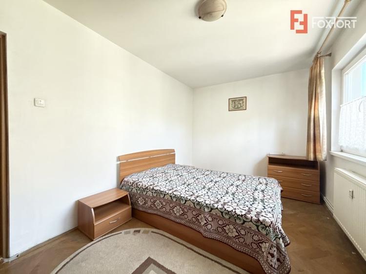 Apartament cu 3 camere semidecomandat, mobilat în Dacia