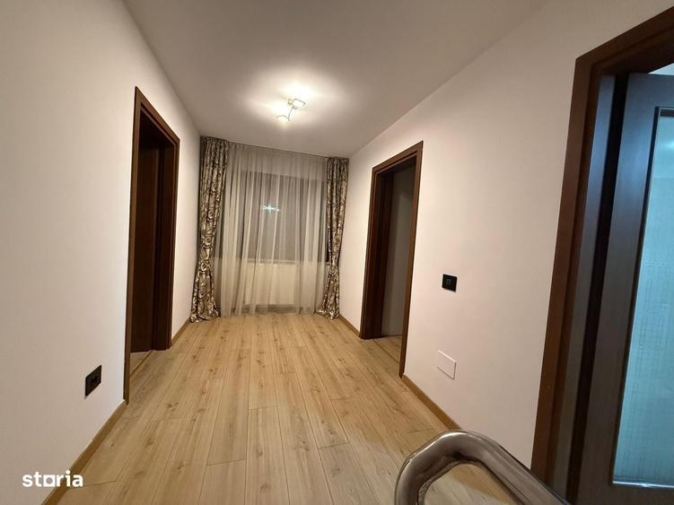 Casă cu 4 camere în Roșu