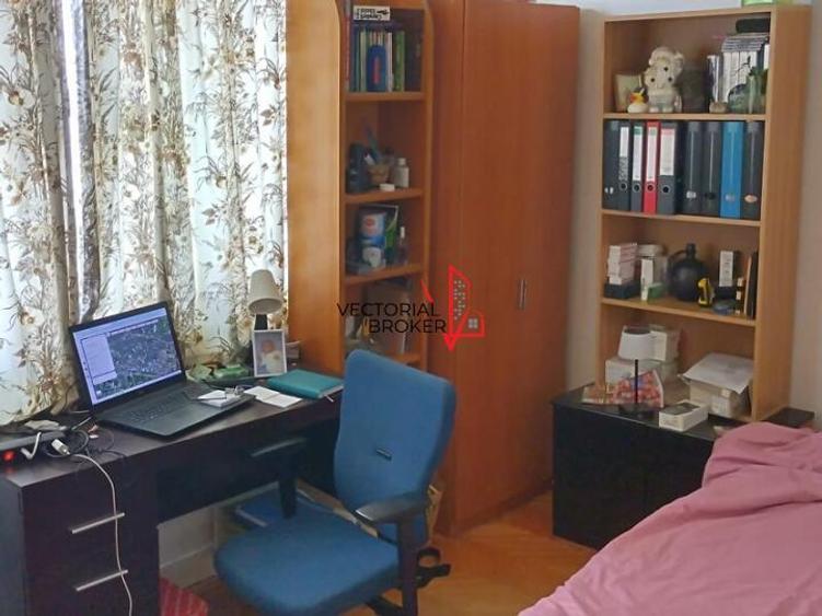 Apartament cu 3 camere semidecomandat în Dristor