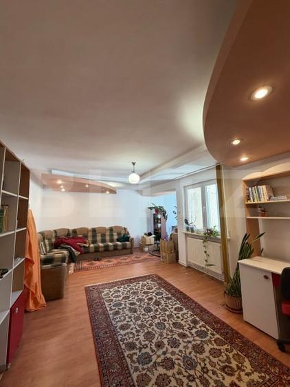 Apartament cu 4 camere decomandat în Rovinari