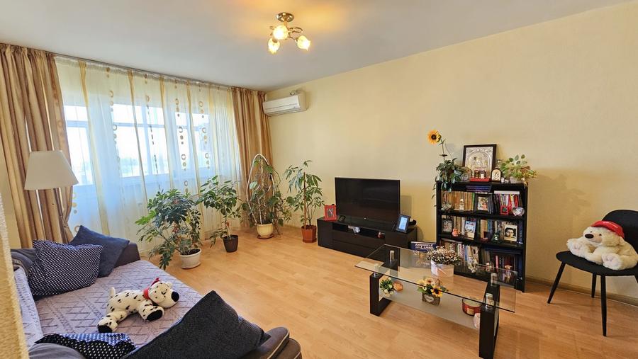 Apartament cu 4 camere în Micro 18