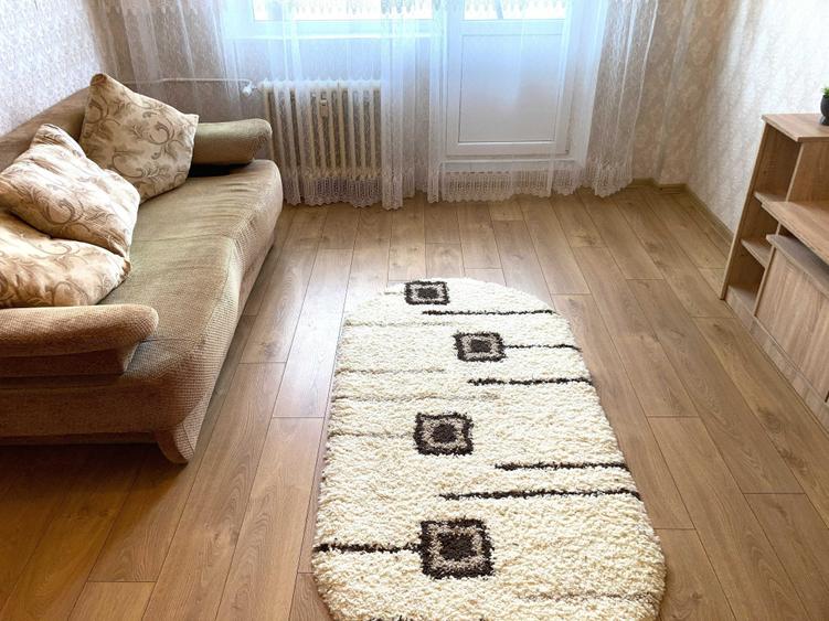 Apartament cu 3 camere semidecomandat în Rahova