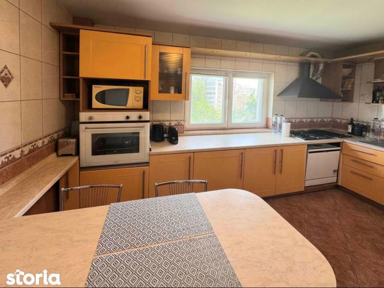 Apartament cu 3 camere, mobilat în Nerva Traian