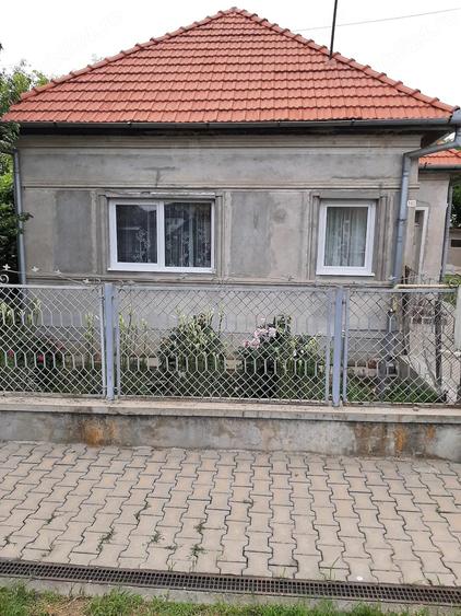 Casă cu 3 camere cu Teren 1645 Mp în Central