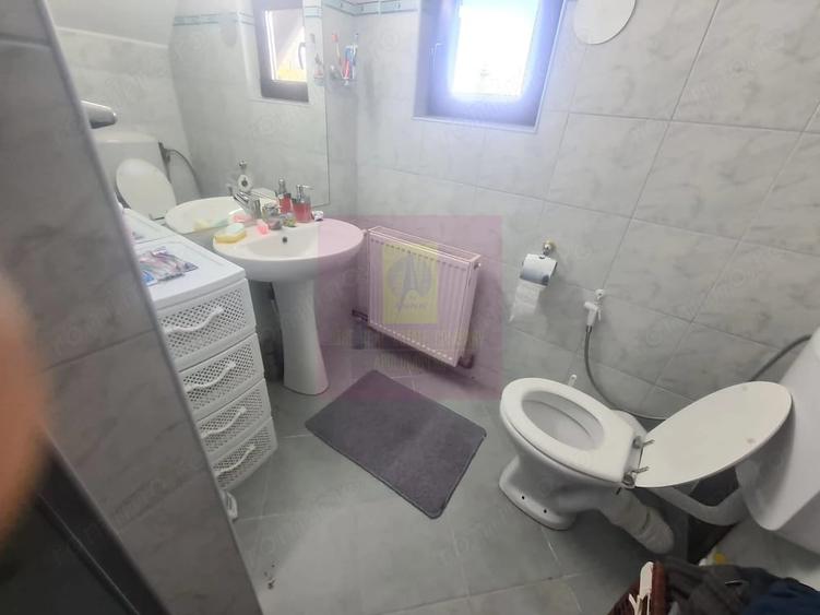 Casă cu 5 camere cu Teren 2177 Mp în Ghioșești