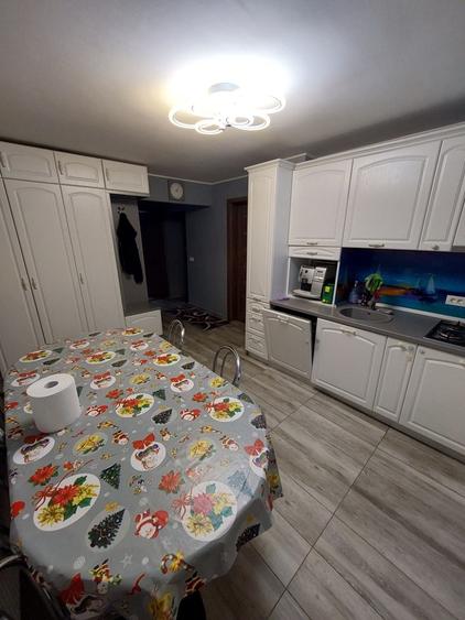Apartament cu 3 camere decomandat în Kiriac