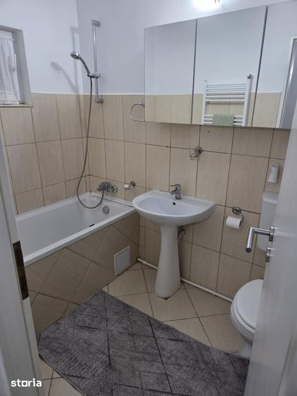 Tomis Nord-Calinescu, 2 camere decomandate, balcon, beci, liber, neg. - 5