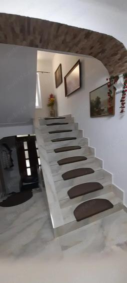 Casă cu 4 camere cu Teren 300 Mp în Central