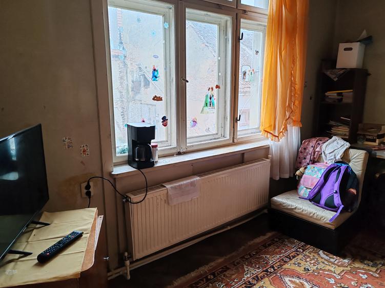 Apartament cu 4 camere semidecomandat în Centrul Istoric