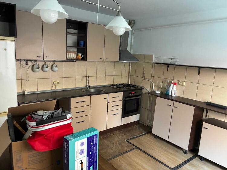 Casă cu 4 camere decomandat cu Teren 450 Mp în Între Lacuri