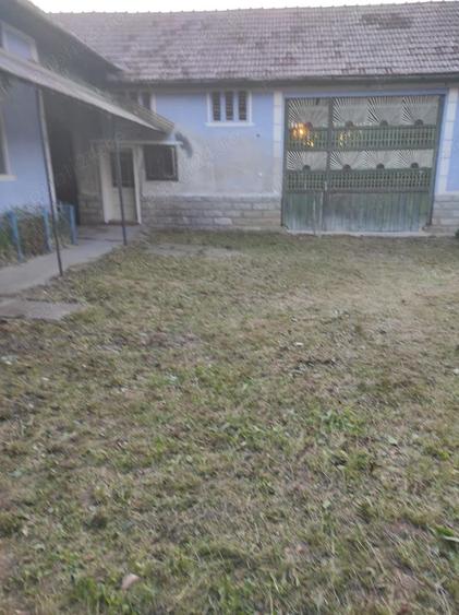 Casă cu 5 camere cu Teren 2500 Mp în Cociuba Mică