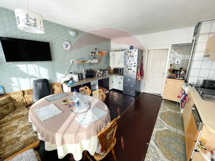 Casă individuală cu 6 camere cu Canalizare în Dâmbul Rotund