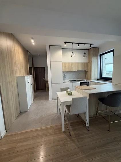 Apartament cu 3 camere semidecomandat, mobilat în Pipera