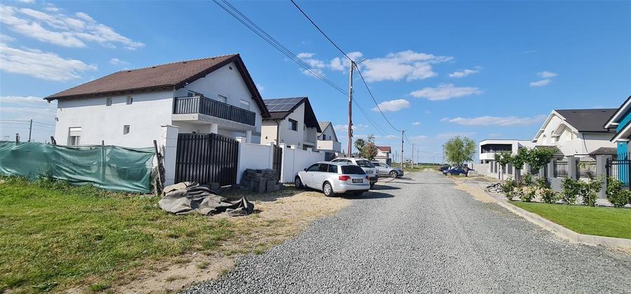 Casă individuală cu 6 camere cu Canalizare în Vladimirescu