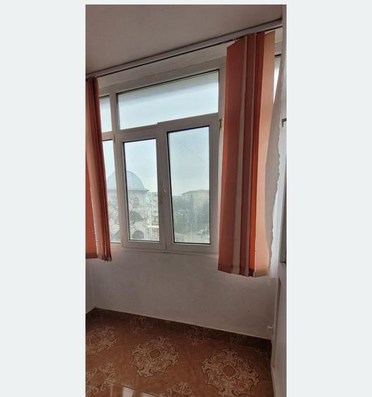 Apartament cu 3 camere semidecomandat în Exterior Vest
