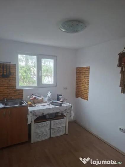 Casă cu 5 camere cu Teren 132 Mp în Central
