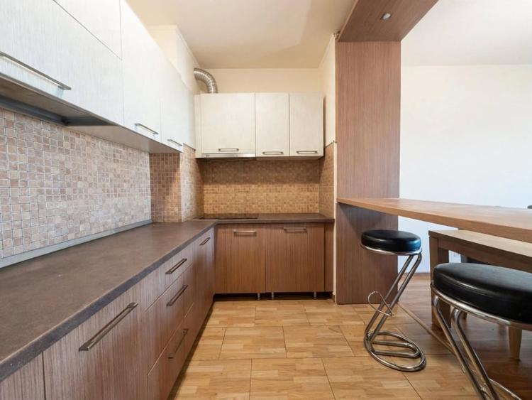 Apartament cu 2 camere semidecomandat, mobilat în Central