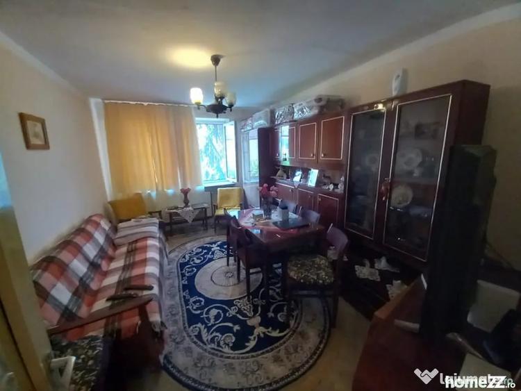 Apartament cu 3 camere decomandat în Săsar