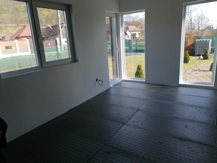 Casă cu 3 camere în Central