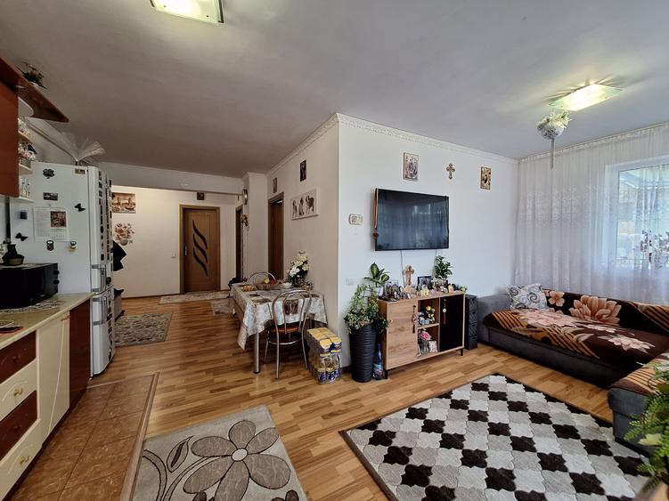 Apartament cu 3 camere, 57 mp, 2 balcoane, zona Florilor - 4