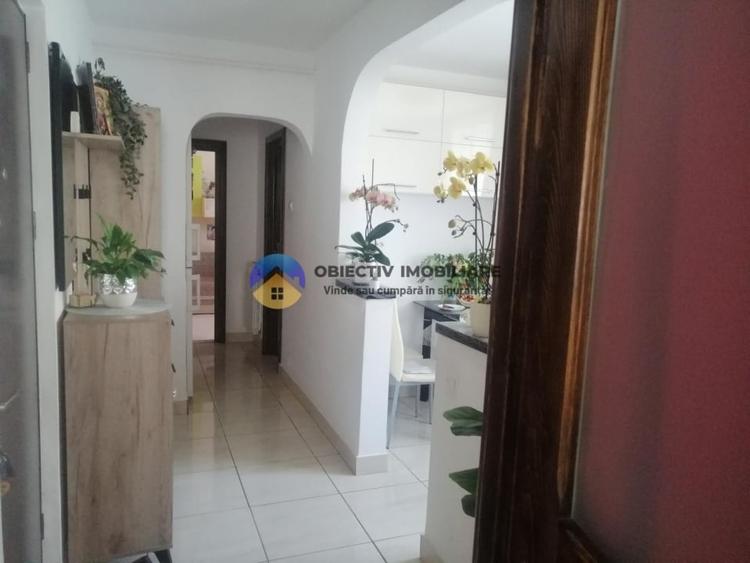 Apartament cu 2 camere semidecomandat, mobilat în Mărăței