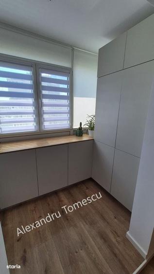Apartament cu 3 camere semidecomandat în Vitan