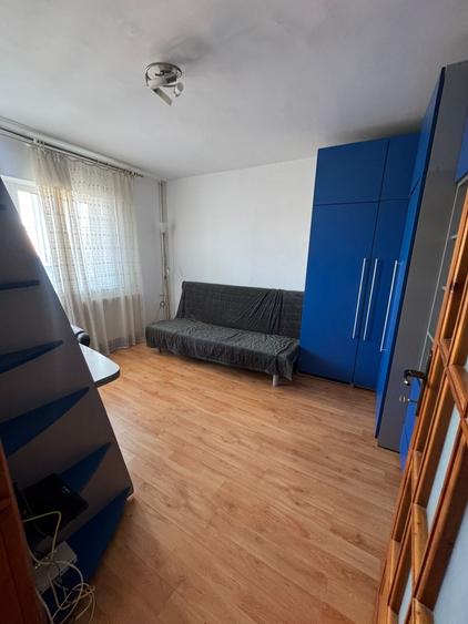 Apartament cu 3 camere decomandat în 13 Septembrie